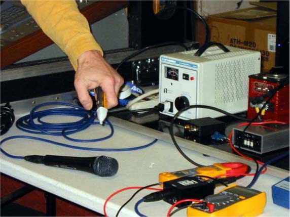 detecting voltage